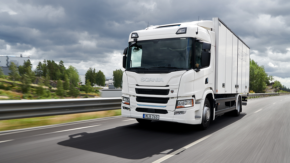 Scania serije P BEV na cesti