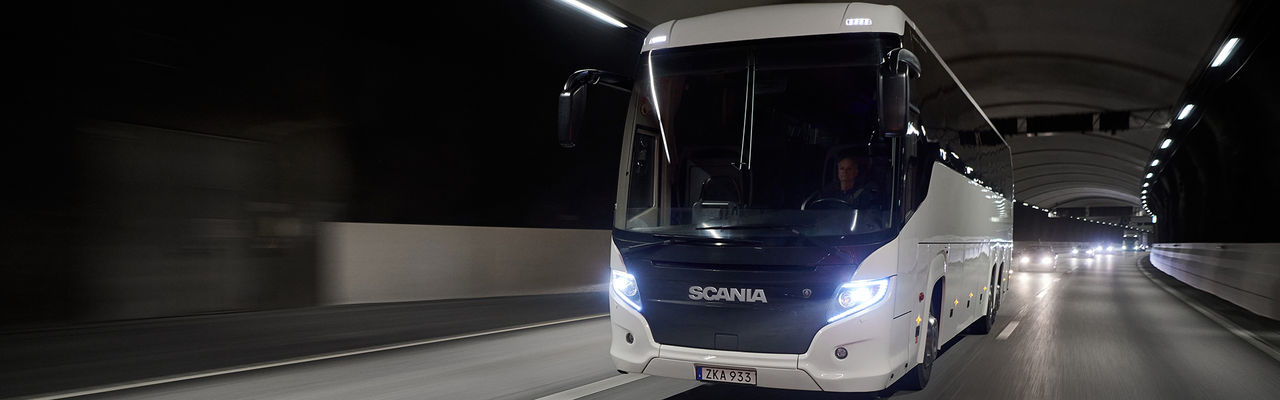 Bus Scania Touring dans un tunnel