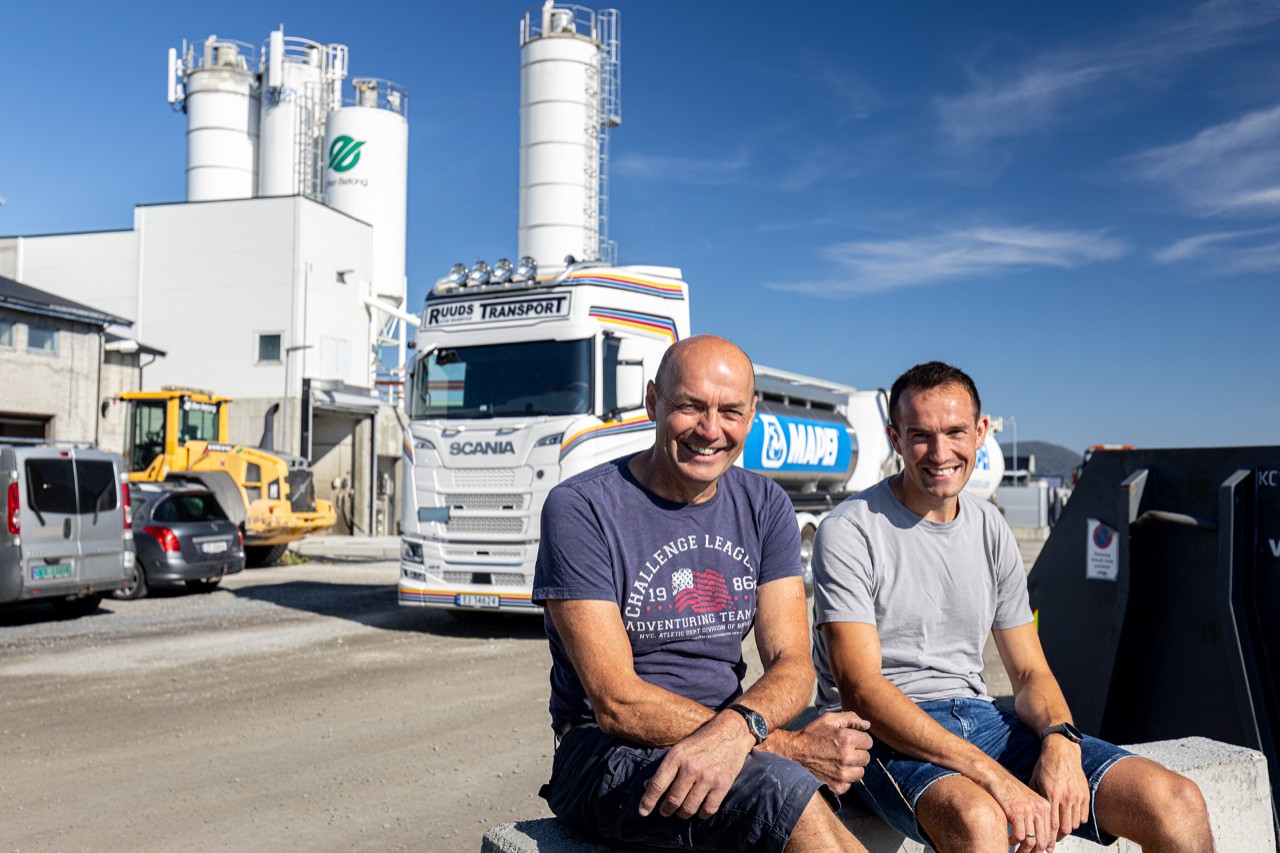 Knut Ruud with his son Simen