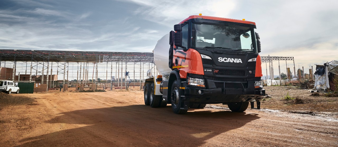 Scania P 310 6x4 XT, op een bouwplaats in Johannesburg, Zuid-Afrika