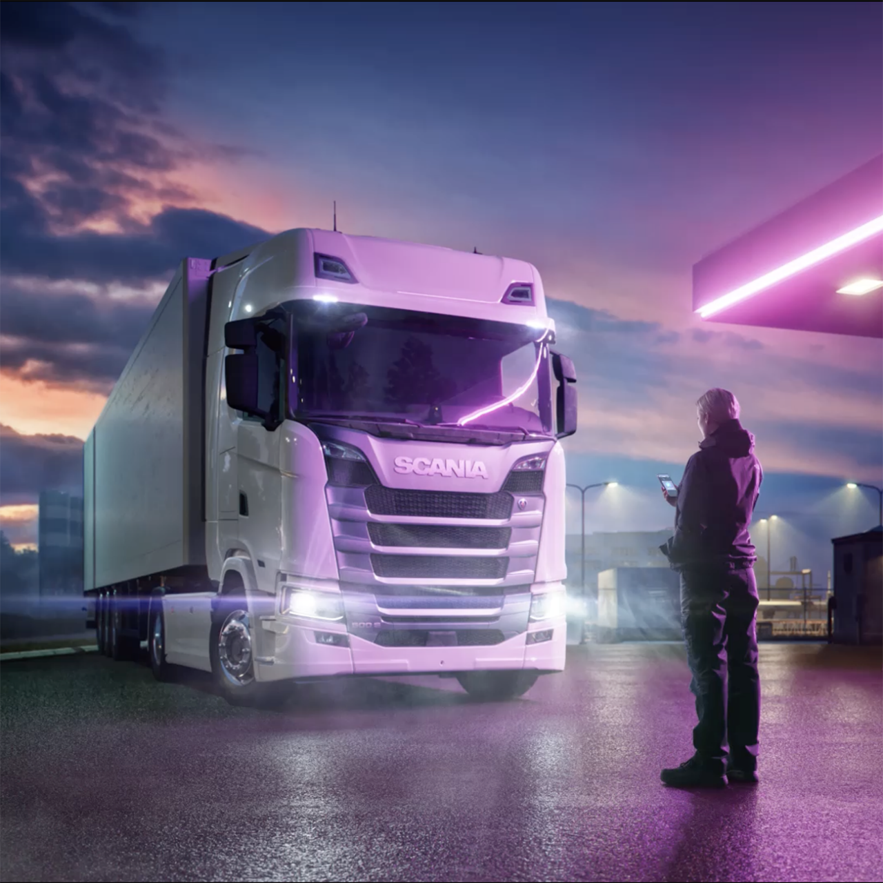 Vit lastbil vid människa