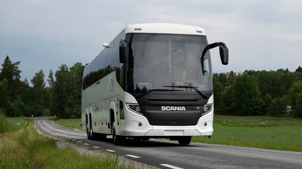Touring buss på landsväg