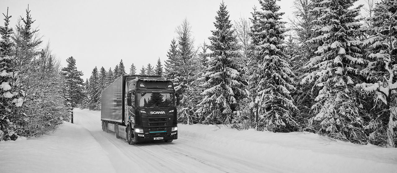 An electric Scania 45 R 4x2 Highline General cargo transport at Scania Winter 2026, in Trysil, Norway.