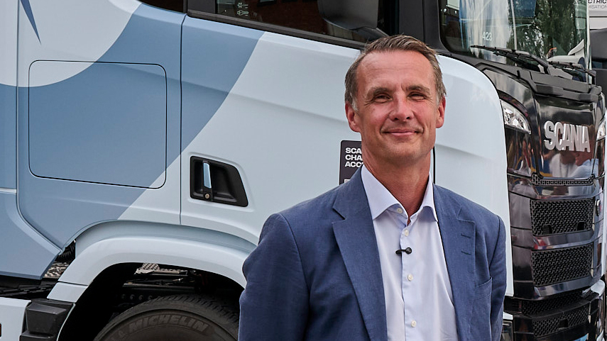 Fredrik Allard, Senior Vice President and Head of E-mobility at Scania, standing in front of an electric truck.